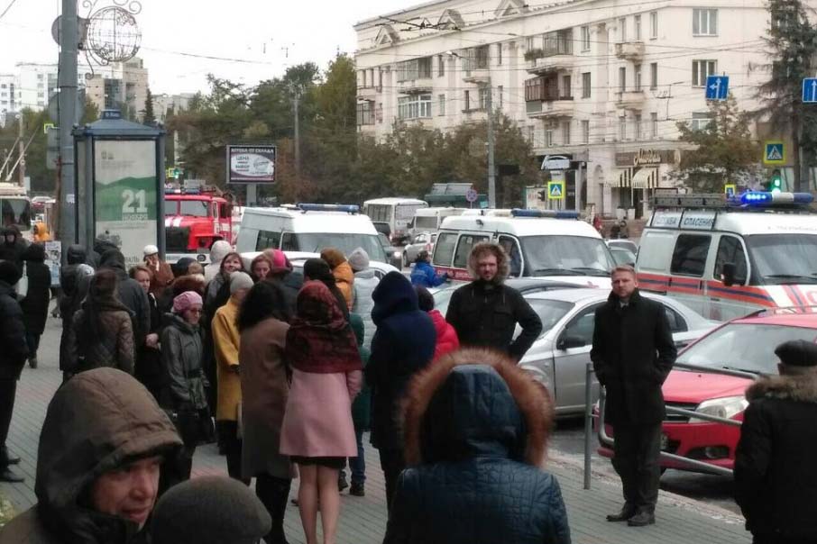 В какой город было эвакуировано правительство. Эвакуация Челябинск сегодня. Бомба в Челябинске сегодня. Эвакуированные из Херсона.