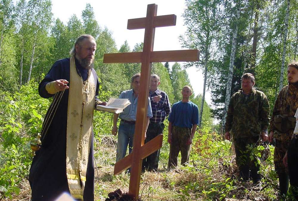 Церковь Куса. Панихида по убиенным.